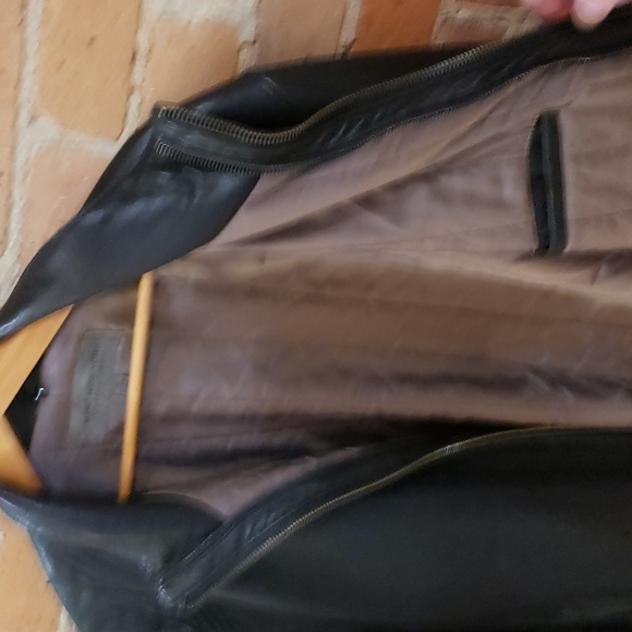 Andrew Marc Men's Black Leather Jacket with Faux Fur Collar - Picture 10 of 16